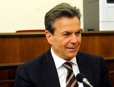 Τ.Πετρόπουλος: Σε νέα... αυτοαποθέωση επιδόθηκε στη Βουλή (βίντεο)